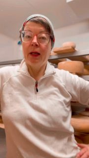 Meine Gedanken zum Sonntag: Vielleicht brauchen wir einfach wieder ’n bisschen Erdung – statt Erdbeeren. in diesem Sinne wünsche ich euch einen schönen 2. Advent #käserinofinsta #gedankenspiel_sonntag #saisonal #wissenwodeinessenherkommt #erdbeeren🍓 #apfel #lueningsbergerdelikatessenmanufaktur #weserbergland #weihnachtsmarkt #hamelnpyrmont #regional