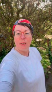 Ich bin ehrlich überwältigt von euren vielen Nachrichten – danke dafür!
Viele sagen: „Braucht ihr gar nicht.“ ❤️
Und ja, oft zahlt man für solche Auszeichnungen – beim Käsepreis auch.
Aber 70 € oder 500 € ist eben schon ein Unterschied… und das fühlt sich einfach anders an. #lueningsbergerdelikatessenmanufaktur #käserinofinsta #wissenwodeinessenherkommt #kundenzufriedenheit✔️✔️ #niedersachsen