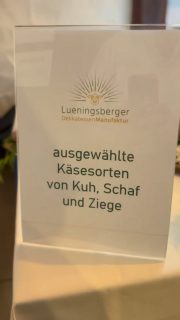 20 Jahre Schaumburger Ritter – was für ein Abend! 🥳🧀

Gestern durften wir mit unseren Käsespezialitäten Teil der großen Hausparty zum 20-jährigen Jubiläum des Schaumburger Ritters sein.

Fantastische Stimmung, ein tolles Programm, köstliches Essen, viele nette Gespräche und zum Schluss eine richtige Party – genau so feiert man ein Jubiläum! 🎉

Vielen Dank für die Einladung und das Vertrauen. Wir freuen uns, dass unser Käse diesen besonderen Abend begleiten durfte.

Auf die nächsten 20 Jahre! 🥂✨

#SchaumburgerRitter #Jubiläum #Hausparty #RegionalGenießen #Käseliebe Hofkäserei GenussAusDerRegion LüningsbergerDelikatessenManufaktur
