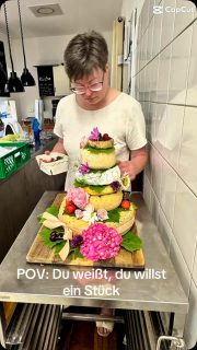 Zwei Menschen. Ein gemeinsamer Weg. 🤍
Für Lena & Marian durfte ich diese sommerliche Käse-Hochzeitstorte anfertigen – handgemacht, mit viel Liebe und ganz vielen guten Wünschen.
Möge eure Liebe jeden Tag ein bisschen wachsen. Alles Gute für eure gemeinsame Zukunft! 💍🧀🌿 Gefeiert wurde im zauberhaften Ambiente der @schlosswirtschaft_hehlen 🌸#käserinofinsta #lueningsbergerdelikatessenmanufaktur #weddingcake #weserbergland #käsehandwerk