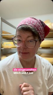 Noch zwei Tage… und langsam werde ich nervös!
Ich darf nämlich in der Jury für den Social-Media-Preis sitzen! 📱🧀
Jetzt bin ich gespannt, was sich die Kolleginnen und Kollegen so alles haben einfallen lassen.
Ich freu mich riesig auf Nieheim– und auf ganz viel Käse, Kreativität und gute Geschichten!
Noch 2 Tage! Der Countdown läuft. ⏳🧀#milchhandwerk #deutschermilchundkäsepreis #milchundkäseprüfung2026 #hofkäserei #käserinofinsta