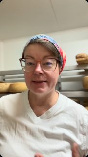 147 Käse, eine anonyme Fachjury und ganz viel Spannung! 🧀
Ich durfte anschließend als Teil der Social-Media-Jury erleben, wie aus den Besten unsere Favoriten ausgewählt wurden – und mir anschauen, wer hinter den Käsen steckt.
Ein richtig spannender Blick hinter die Kulissen des Deutschen Käsepreises! 🤩#hofkäserei #deutschermilchundkäsepreis #milchhandwerk #käsehandwerk #käserinofinsta