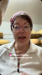 🧀 Käse ist ein Naturprodukt und kein Industrieprodukt! Bei traditioneller Herstellung und Reifung kann es Überraschungen geben. Wir arbeiten mit natürlichen Rohstoffen und traditionellen Verfahren. Und am Ende darf jeder selbst entscheiden, was auf seinen Teller kommt. 💚🧀
#Käsehandwerk #TraditionelleKäseherstellung #Naturprodukt #Käseliebe #käserinofinsta